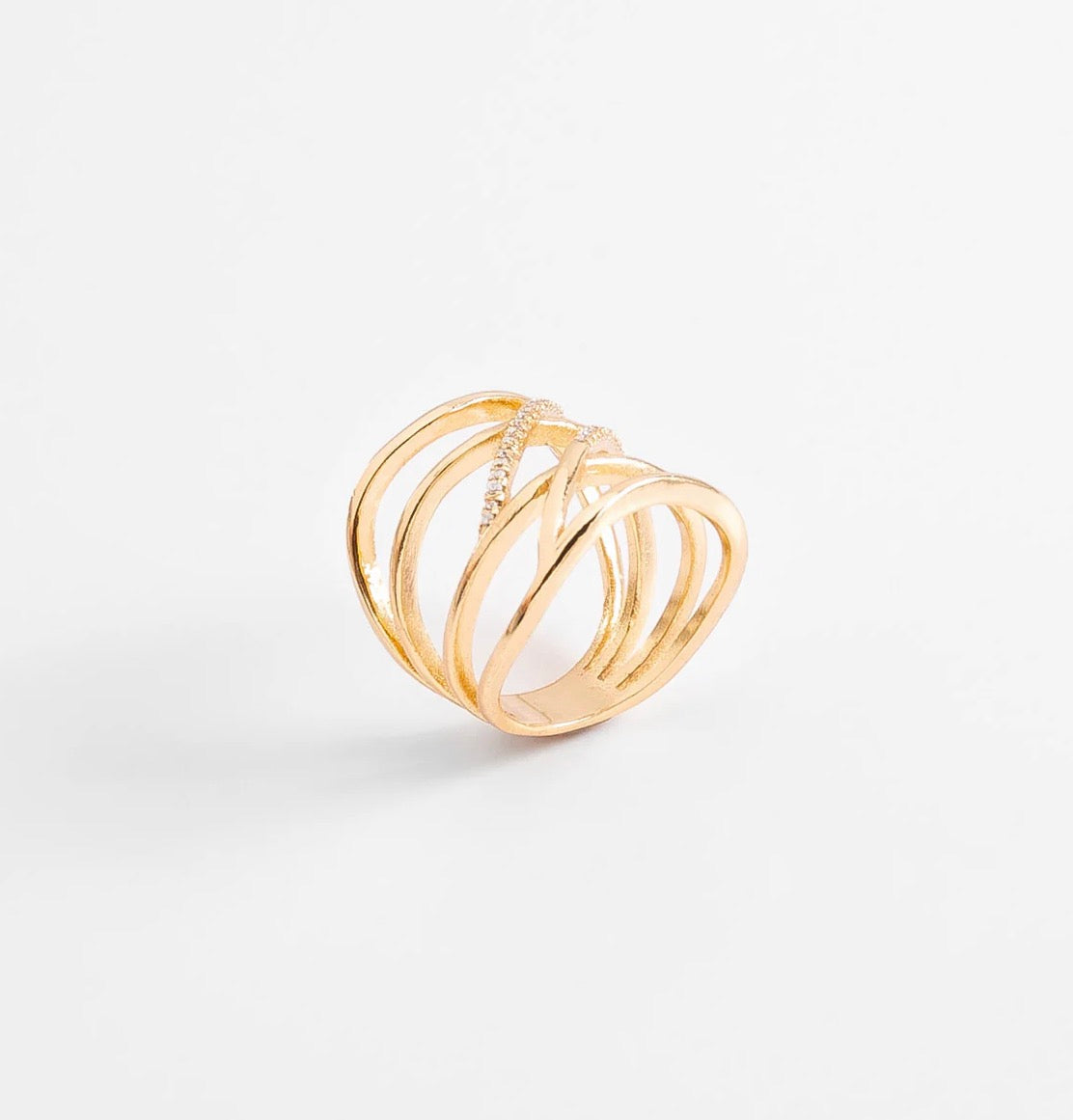 Elegant Criss-Cross Gold Ring with Sparkling Detail