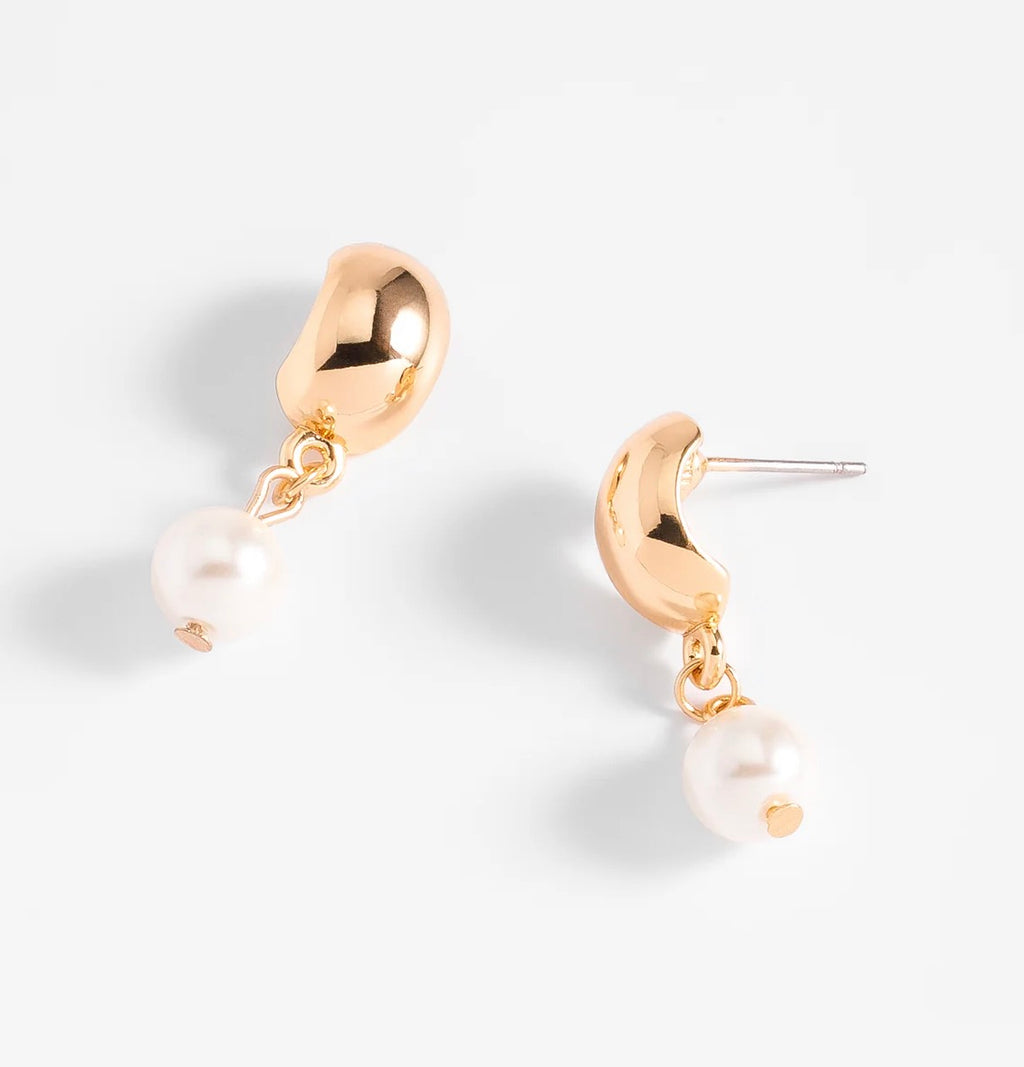 Elegant Pearl Drop Earrings – 18K Gold Plated