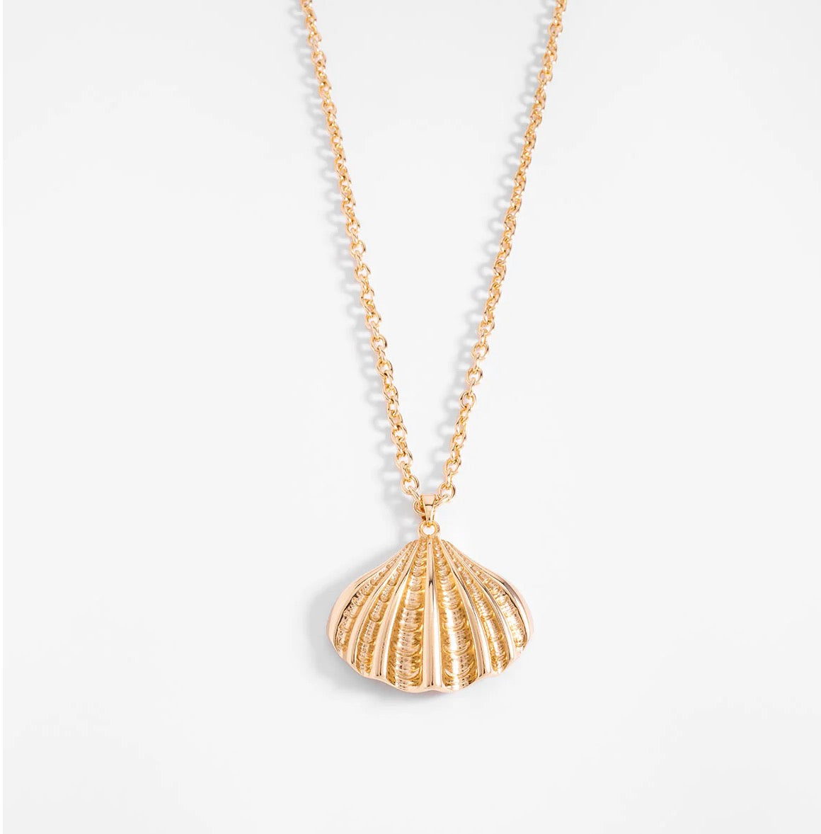 18K Gold Plated Seashell Pendant Necklace