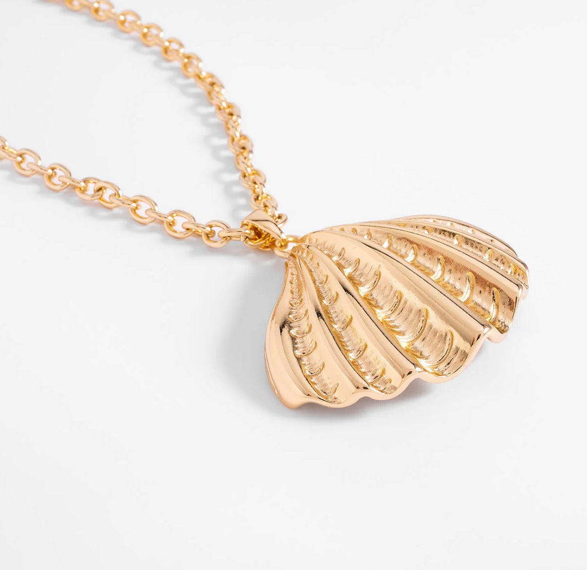18K Gold Plated Seashell Pendant Necklace