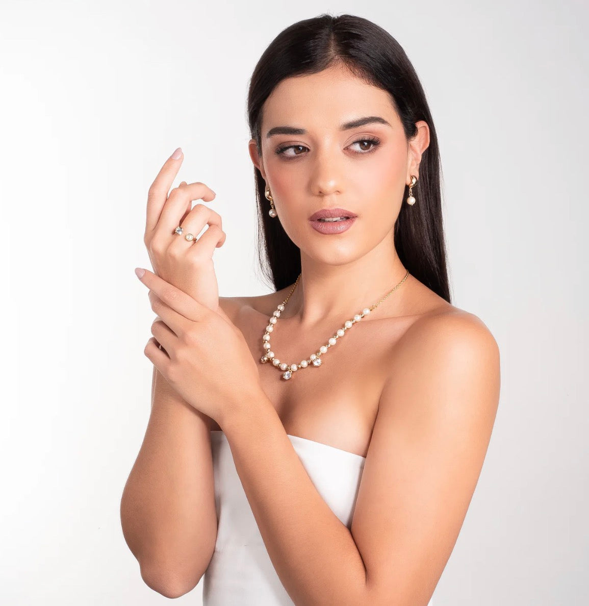 Elegant Pearl Drop Earrings – 18K Gold Plated